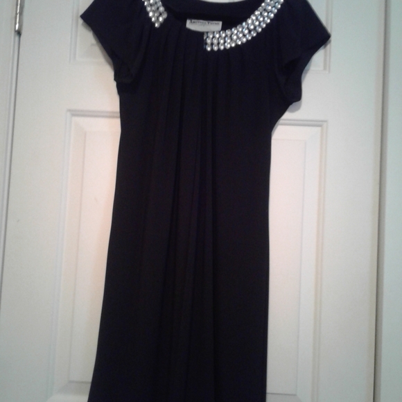 ANOTHER THYME CRYSTAL  LIKE  NECKLINE DRESS - Picture 3 of 8